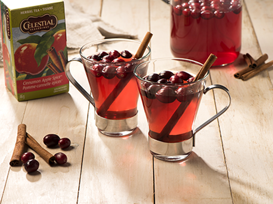 warm apple cinnamon and cranberry cocktail 020 rt low 1